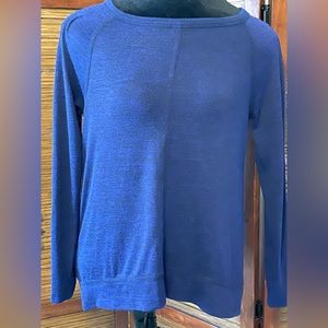 Pullover lightweight sweater top